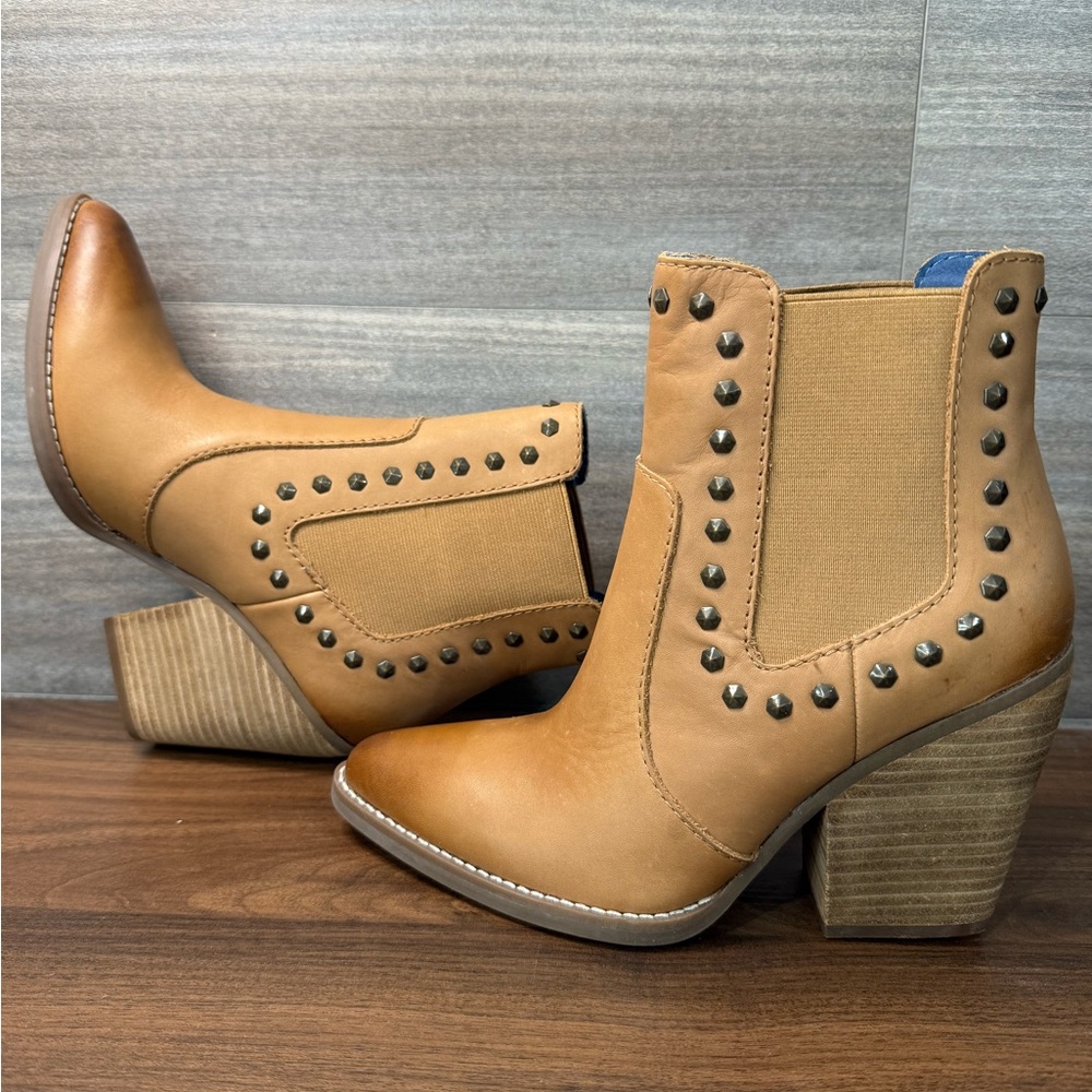 DI118-BN97 Dingo Women's Stay Sassy Casual Boots - Tan